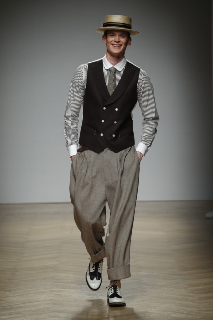 daks-milan-mens-ss-18-runway-30
