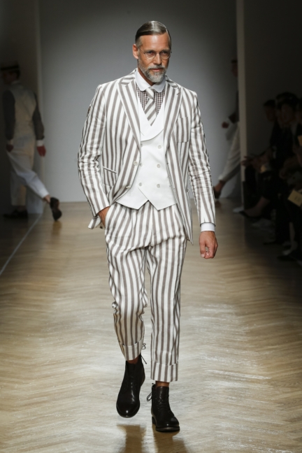 daks-milan-mens-ss-18-runway-36