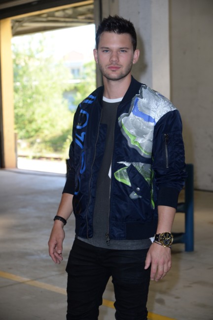 jeremy-irvine-attends-the-diesel-black-gold-ss17-menswear-show-as-part-of-milan-menswear-fashion-week-2