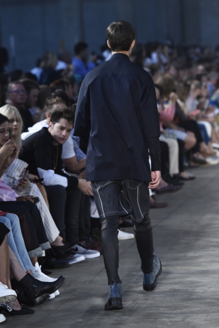 diesel-black-gold-milan-mens-ss-18-runway-back-12