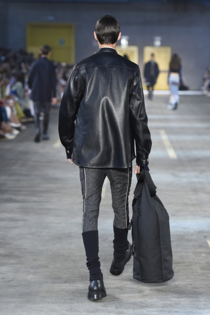 diesel-black-gold-milan-mens-ss-18-runway-back-13