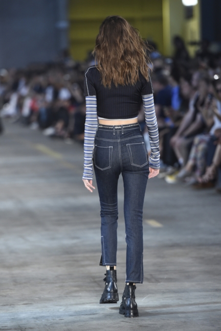 diesel-black-gold-milan-mens-ss-18-runway-back-14