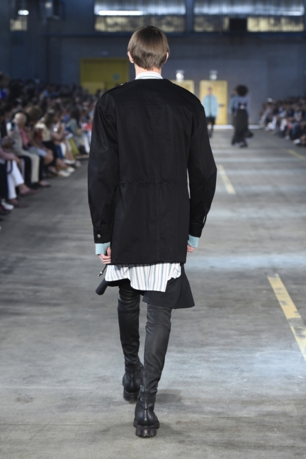 diesel-black-gold-milan-mens-ss-18-runway-back-19