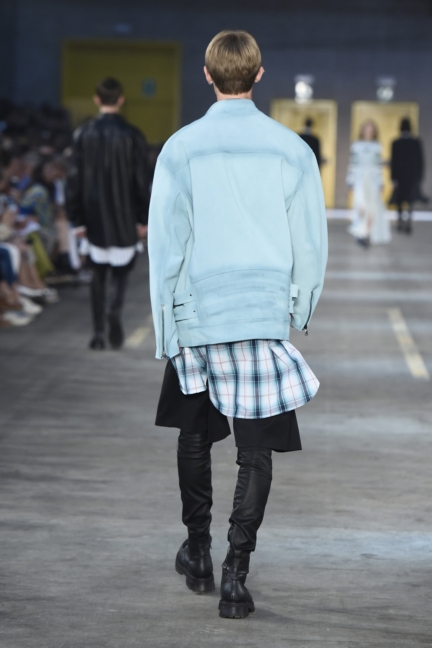 diesel-black-gold-milan-mens-ss-18-runway-back-22