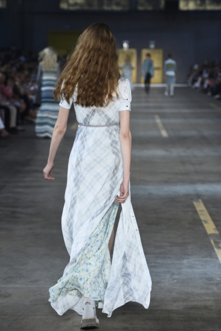 diesel-black-gold-milan-mens-ss-18-runway-back-28