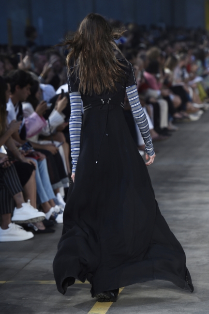 diesel-black-gold-milan-mens-ss-18-runway-back-3