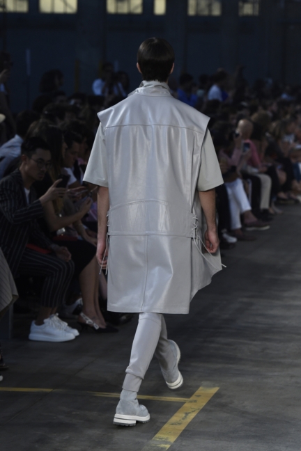 diesel-black-gold-milan-mens-ss-18-runway-back-36