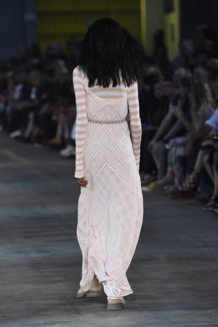 diesel-black-gold-milan-mens-ss-18-runway-back-38