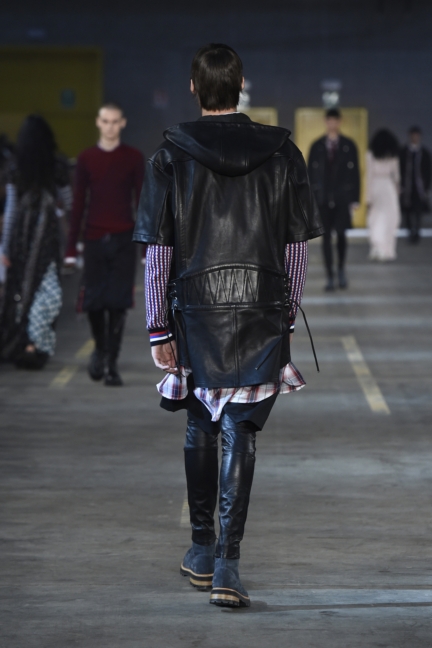 diesel-black-gold-milan-mens-ss-18-runway-back-40