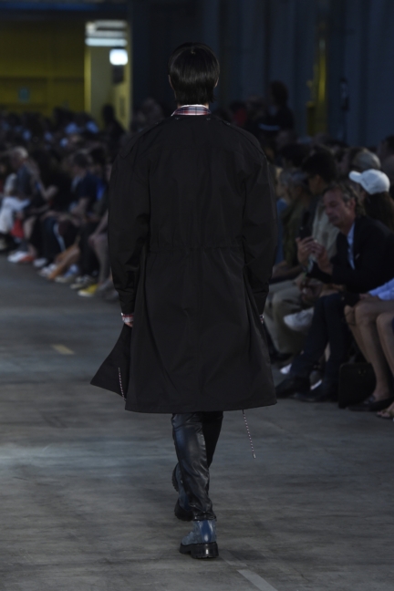 diesel-black-gold-milan-mens-ss-18-runway-back-44