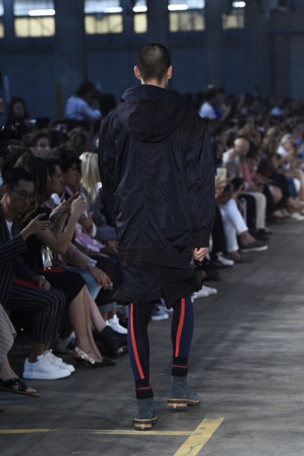 diesel-black-gold-milan-mens-ss-18-runway-back-48