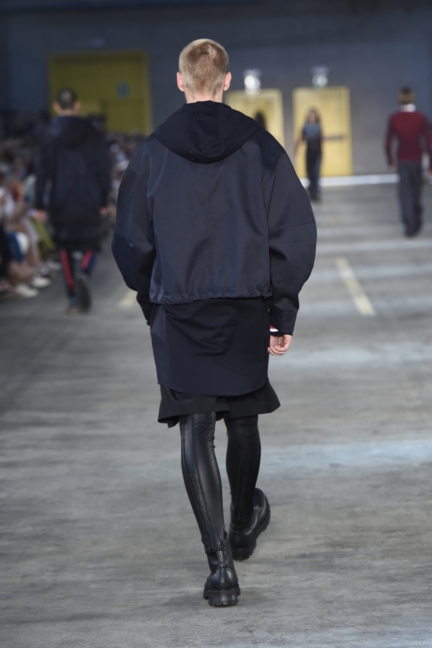 diesel-black-gold-milan-mens-ss-18-runway-back-49