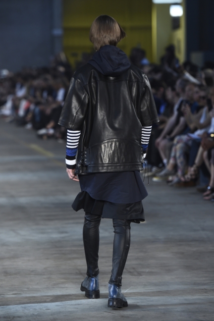 diesel-black-gold-milan-mens-ss-18-runway-back-5