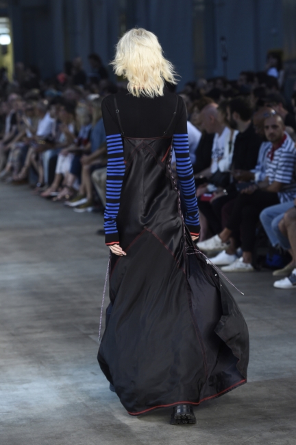 diesel-black-gold-milan-mens-ss-18-runway-back-50