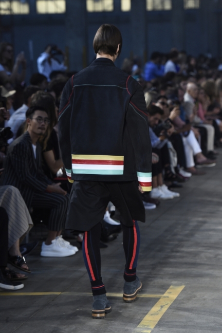 diesel-black-gold-milan-mens-ss-18-runway-back-51