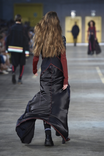 diesel-black-gold-milan-mens-ss-18-runway-back-52