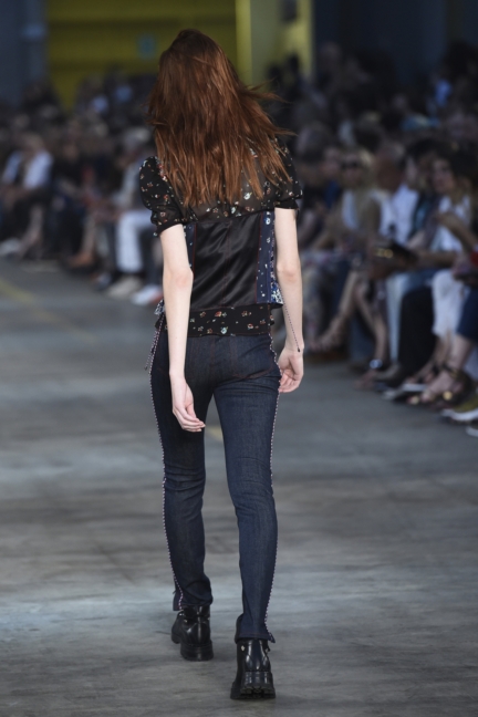 diesel-black-gold-milan-mens-ss-18-runway-back-53