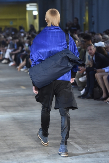 diesel-black-gold-milan-mens-ss-18-runway-back-8