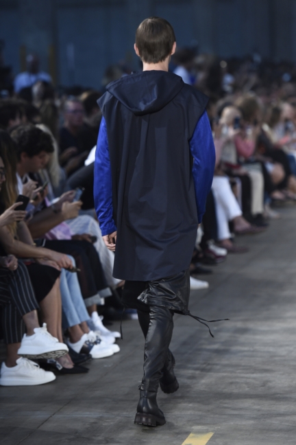 diesel-black-gold-milan-mens-ss-18-runway-back-9