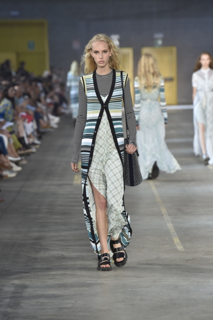 diesel-black-gold-milan-mens-ss-18-runway-27