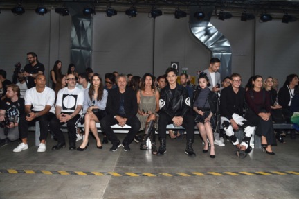 022_saturninovanna-quattrinirenzo-rossoarianna-alessigao-wei-guangtang-yi-xinjordan-barretttahnee-atkinson_tan_6777