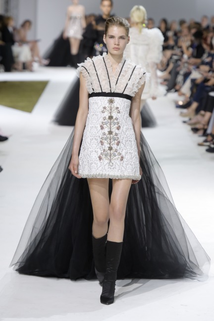 giambattista-valli-haute-couture-aw-16-28