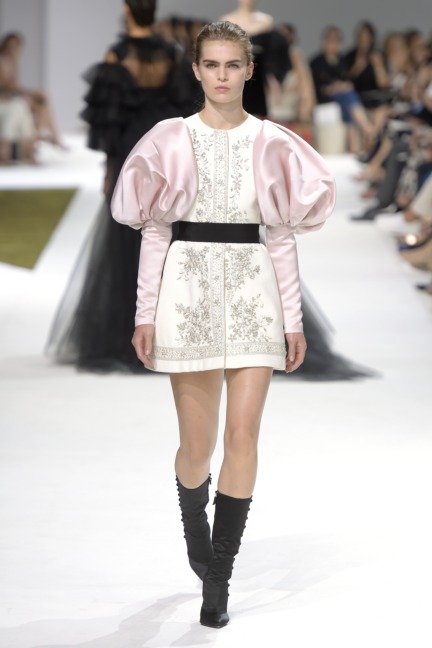 giambattista-valli-haute-couture-aw-16-31