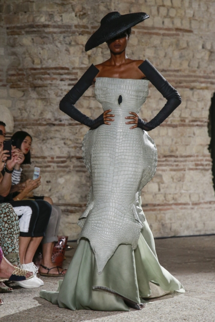 nihilo_hcaw1819_runway_looks_017_4779