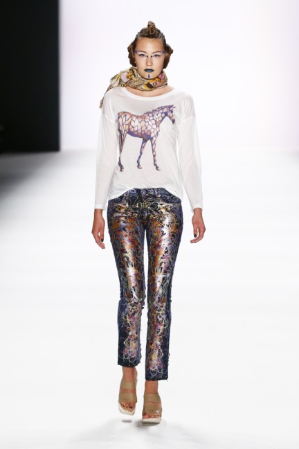 ss-2017_fashion-week-berlin_de_0001_jeans-for-refugees-by-johny-dar_66783