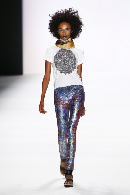 ss-2017_fashion-week-berlin_de_0002_jeans-for-refugees-by-johny-dar_66782