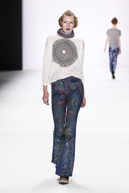 ss-2017_fashion-week-berlin_de_0005_jeans-for-refugees-by-johny-dar_66779