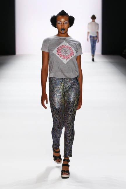 ss-2017_fashion-week-berlin_de_0008_jeans-for-refugees-by-johny-dar_66776