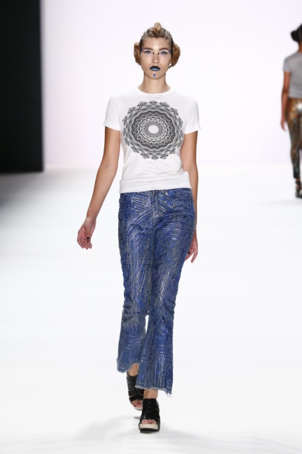 ss-2017_fashion-week-berlin_de_0009_jeans-for-refugees-by-johny-dar_66775