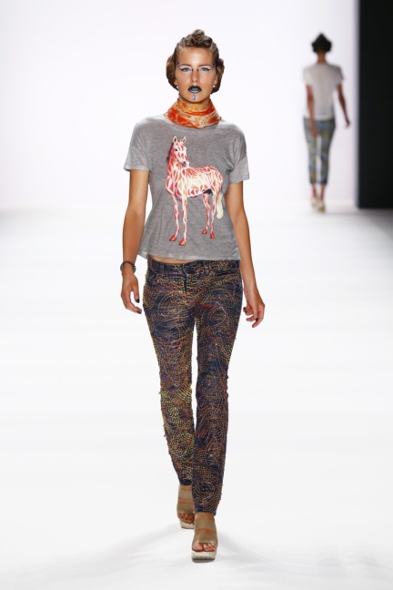 ss-2017_fashion-week-berlin_de_0011_jeans-for-refugees-by-johny-dar_66773