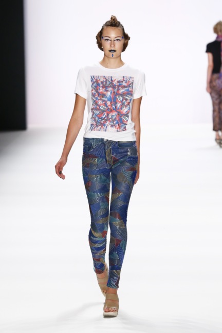 ss-2017_fashion-week-berlin_de_0013_jeans-for-refugees-by-johny-dar_66771