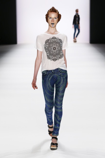 ss-2017_fashion-week-berlin_de_0017_jeans-for-refugees-by-johny-dar_66767