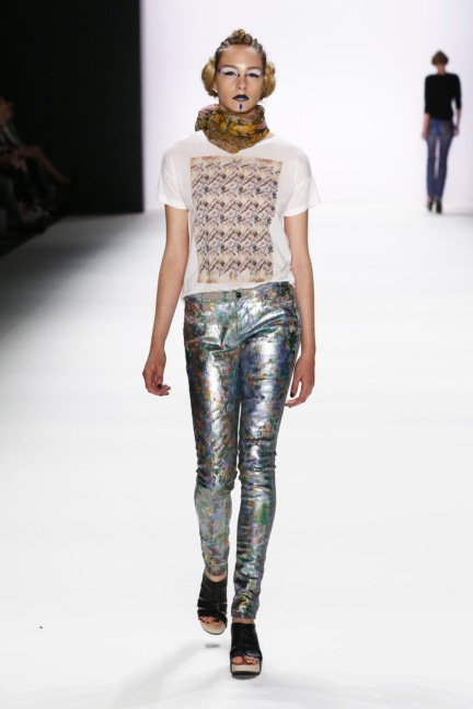 ss-2017_fashion-week-berlin_de_0019_jeans-for-refugees-by-johny-dar_66765