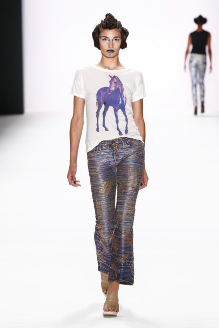 ss-2017_fashion-week-berlin_de_0021_jeans-for-refugees-by-johny-dar_66763