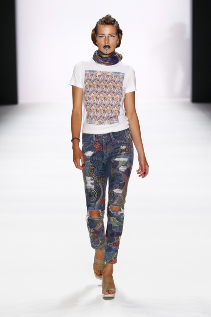 ss-2017_fashion-week-berlin_de_0024_jeans-for-refugees-by-johny-dar_66760