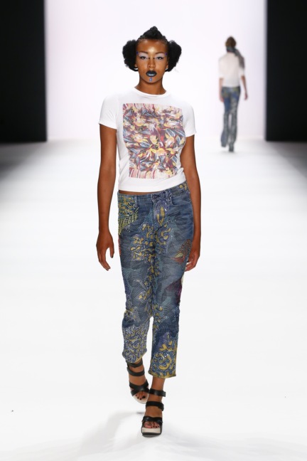 ss-2017_fashion-week-berlin_de_0029_jeans-for-refugees-by-johny-dar_66755