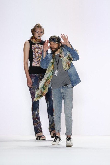 ss-2017_fashion-week-berlin_de_0031_jeans-for-refugees-by-johny-dar_66753