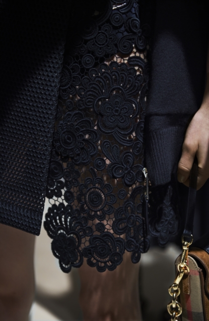 backstage-at-the-burberry-womenswear-s_s16-sho_003