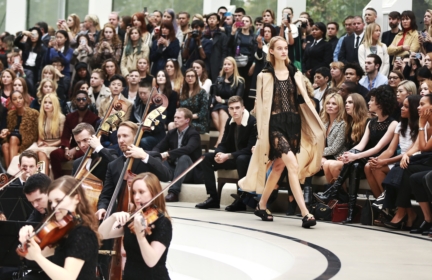 burberry-womenswear-s_s16-sho_006