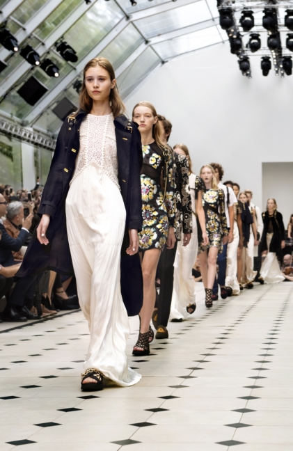 burberry-womenswear-s_s16-show-final_002