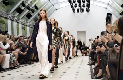 burberry-womenswear-s_s16-show-final_003
