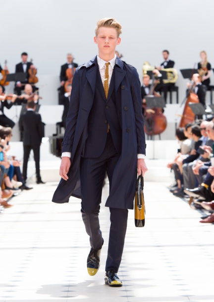 burberry-menswear-spring-summer-2016-collection-look-1