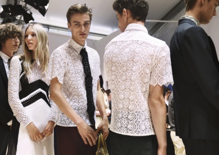 backstage-at-the-burberry-menswear-spring-summer-2016-sho_006