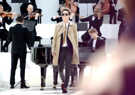 the-new-burberry-chelsea-trench-coat-and-suiting