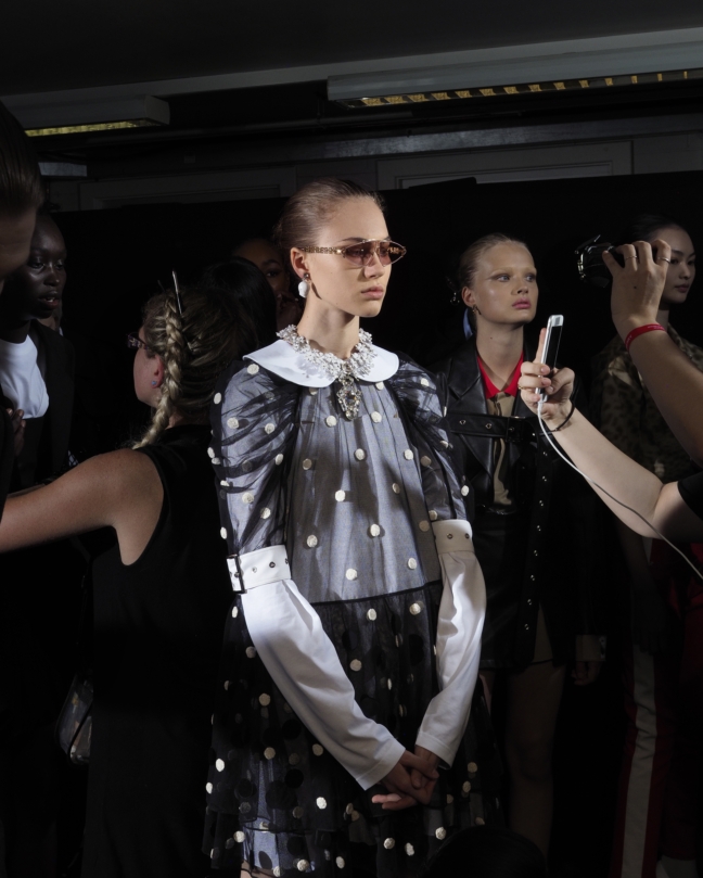 backstage-at-the-burberry-spring_summer-2019-show_007