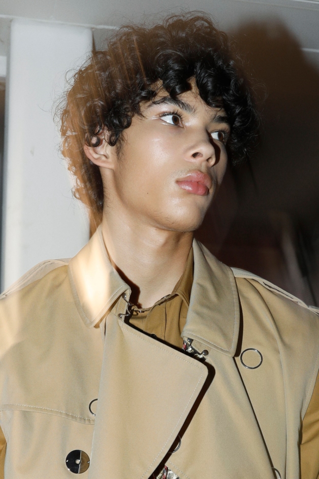 backstage-at-the-burberry-spring_summer-2019-show_012-2
